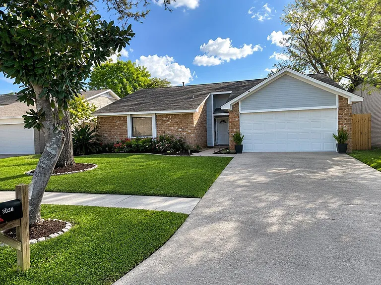 3030 Shawnee Dr — Photo 1