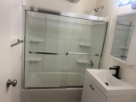 4th image of 1125 Washington St #5