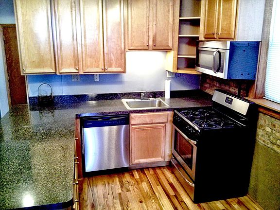 3rd image of 2747 W Le Moyne St #B