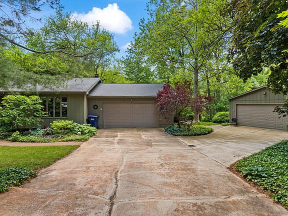 4th image of 1167 Laura Dr