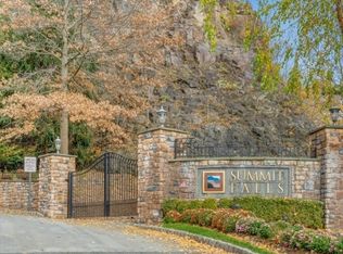 202 Ridge Dr, Pompton Lakes, NJ 07442