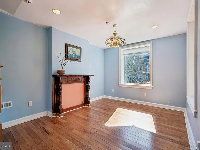 229 W Hansberry St — Photo 5