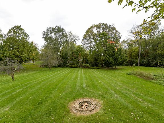 3rd image of 3905 Jennings Dr