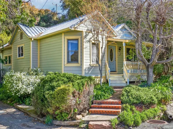 8448 Center St, Mokelumne Hill, CA 95245