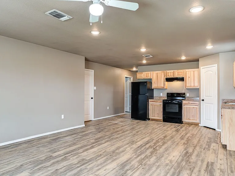2223 E Main St — Photo 5
