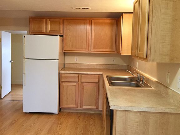 2nd image of 835 Davis Ave NW #2