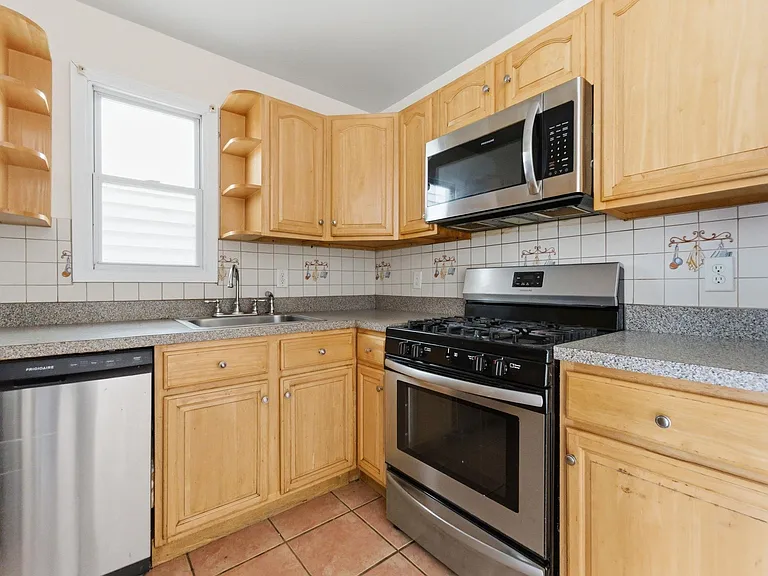 46 Armstrong Ave #2 — Photo 8