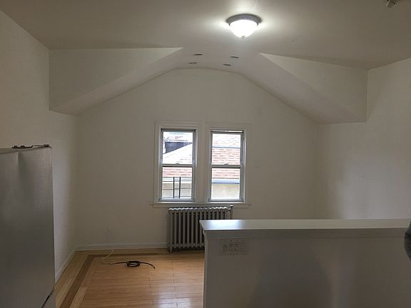 4th image of 3120 Grace Ave