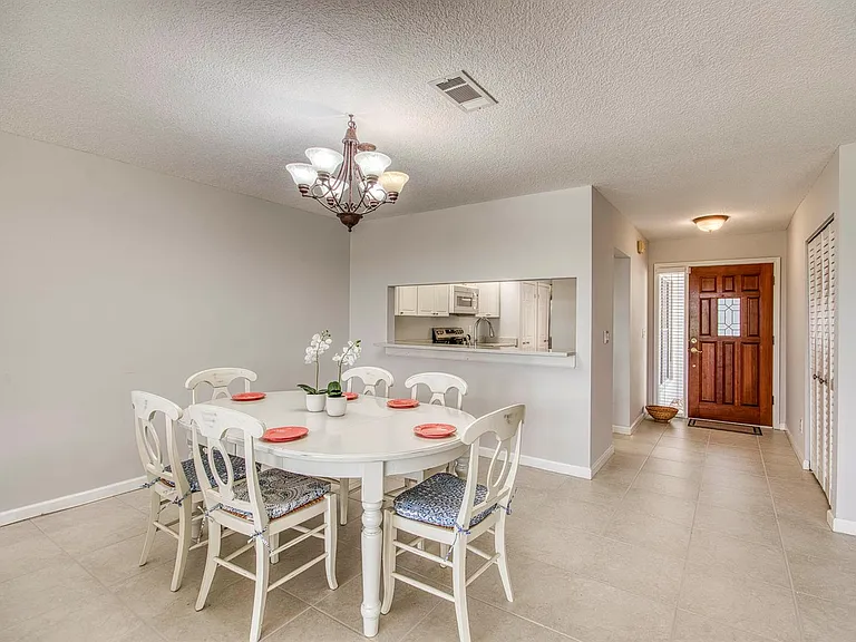 495 Prestwick Cir — Photo 5