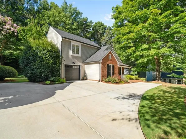 409 Roswell Green Ln, Roswell, GA 30075