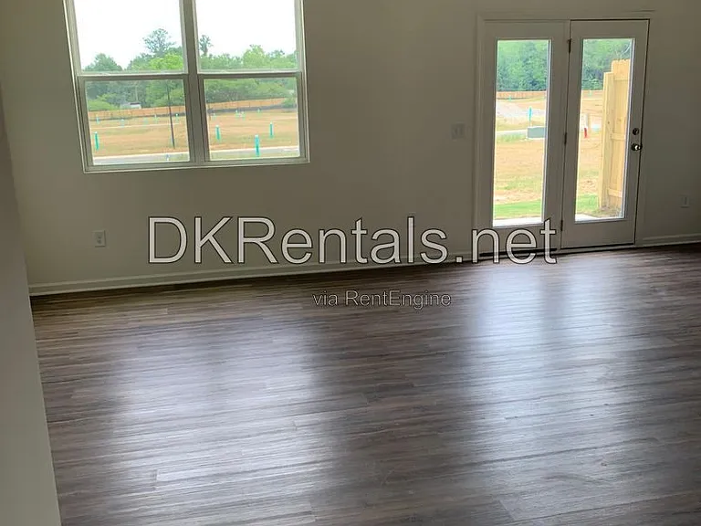 242 Grand Central Way — Photo 4