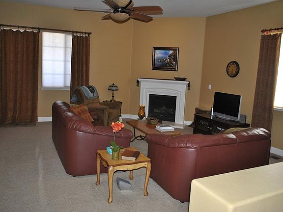 3rd image of 5782 Meadow Park Dr