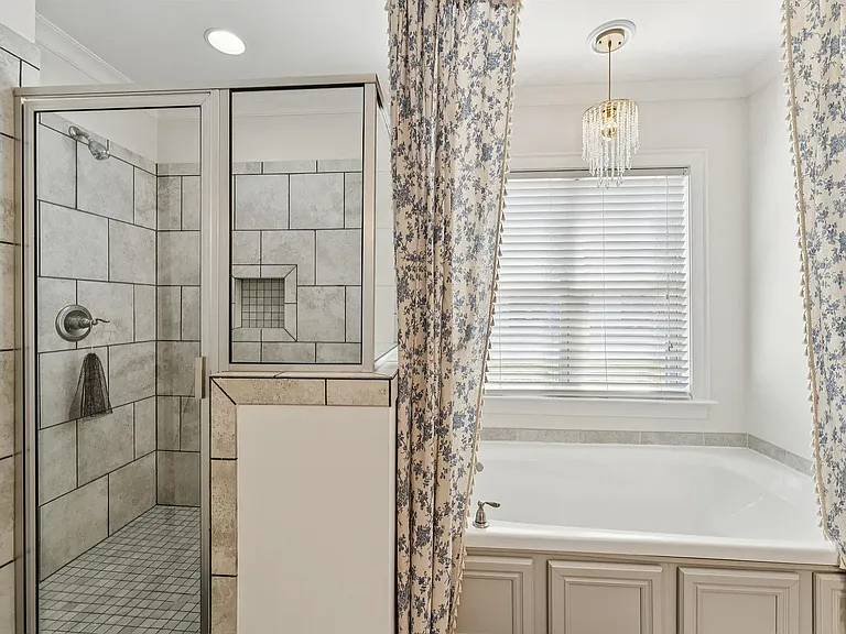 1033 Evan Cir — Photo 19
