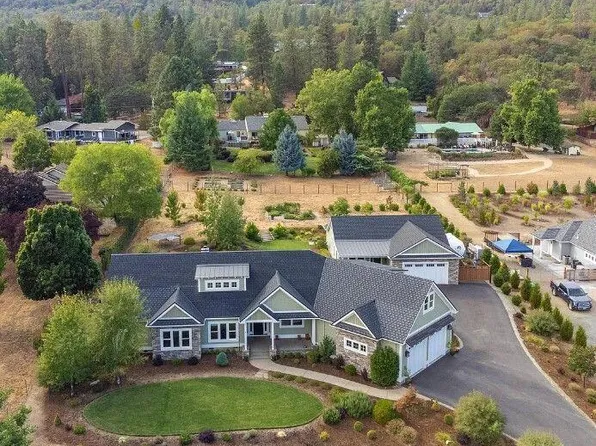 305 Fairfield Dr, Jacksonville, OR 97530