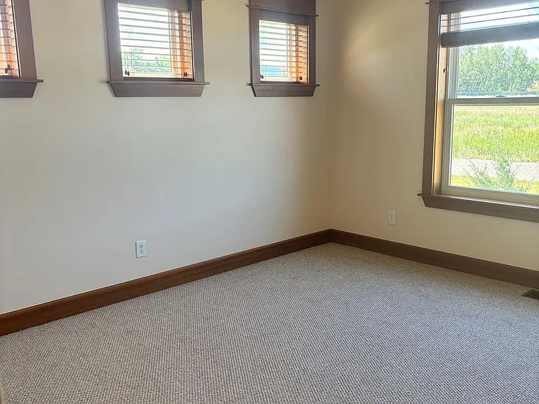 135 Emrie Ln — Photo 21