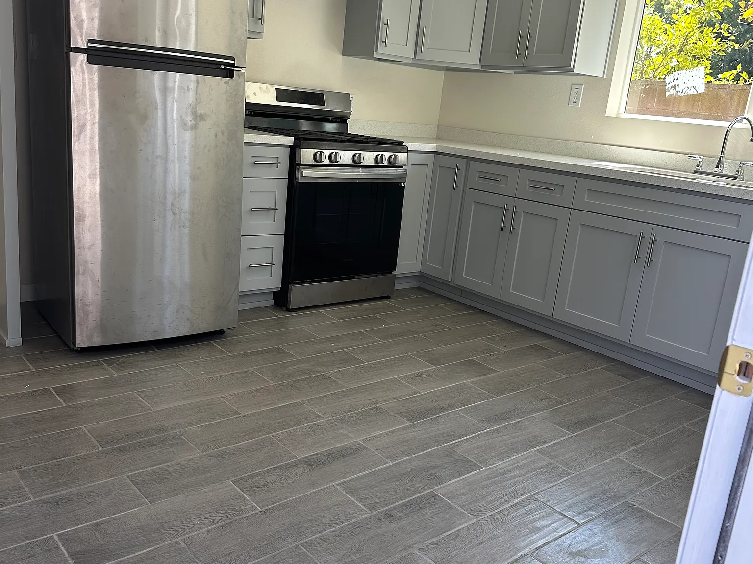 3 bed, 1500 sqft, $3,995 — Photo 2