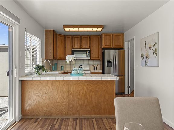 5th image of 1811 Queen Victoria Way