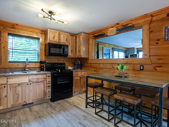 15th image of 920 Falcon View Way