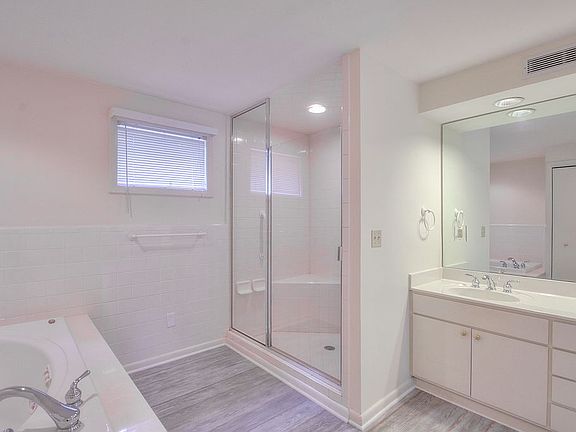 5th image of 4910 Darlington Ct