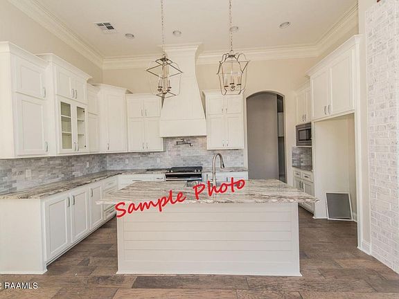 3rd image of 119 Lakes Edge Dr