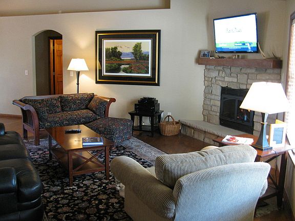5th image of 615 Hoganwood Cir