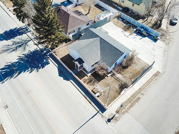 4th image of 1014 Pilot Butte Ave