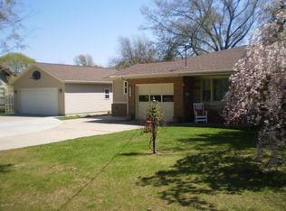 15702 Pruin St, Spring Lake, MI 49456