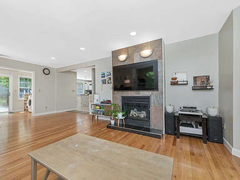 122 Massachusetts Ave #122 — Photo 3