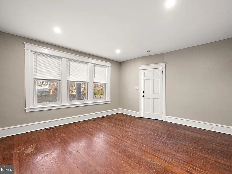 1522 W 7th St #1 — Photo 4