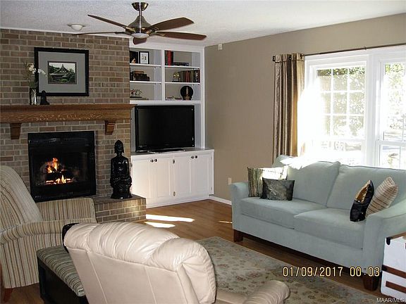 4th image of 691 Chatsworth Dr