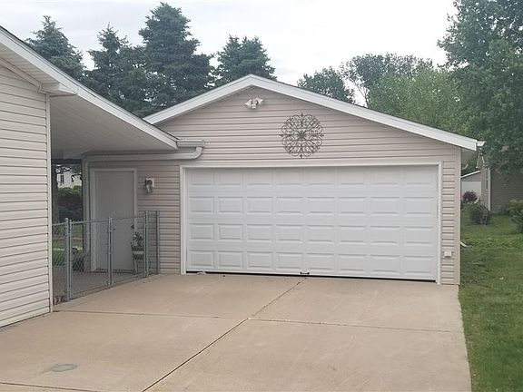 3rd image of 8685 Dutch Elm Ct