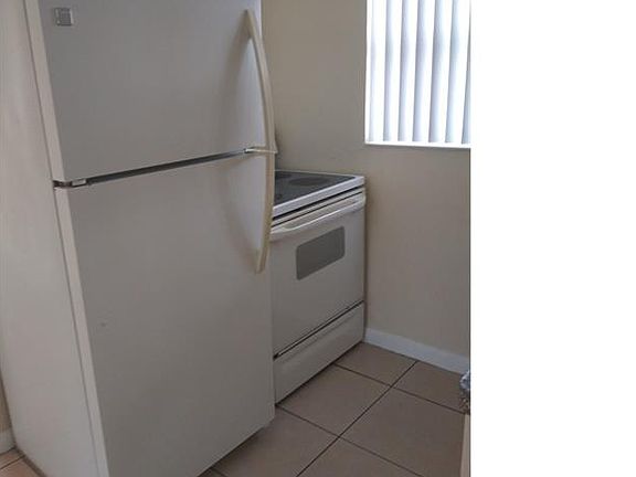 3rd image of 100 NE 78th St #5