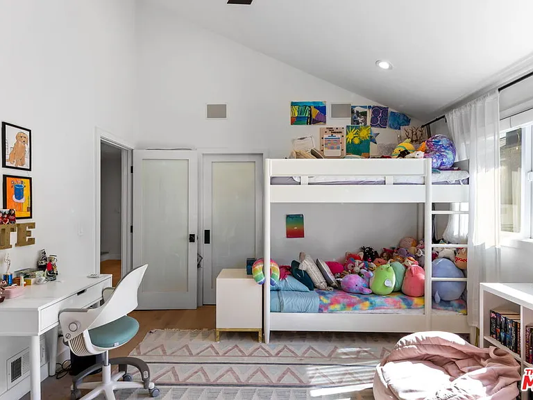 4606 Roma Ct — Photo 49