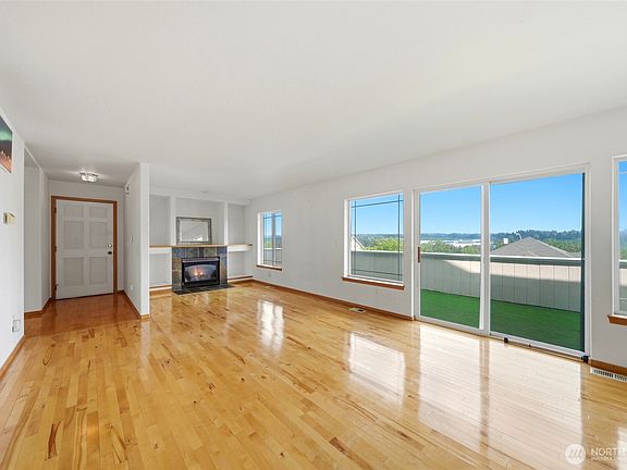 5th image of 130 67th Avenue Ct E
