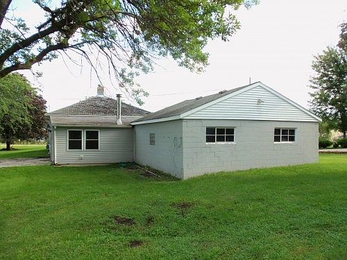 3rd image of 516 Railroad Ave