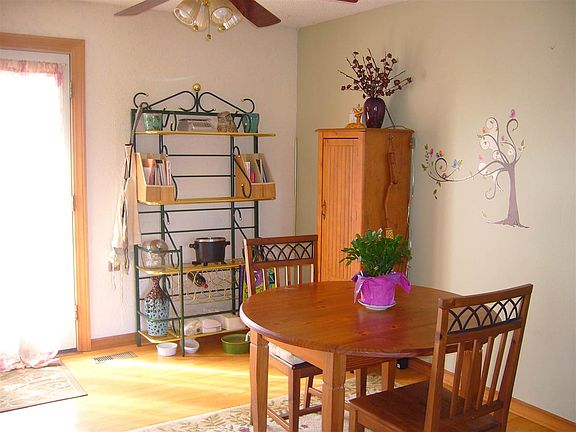 5th image of 26628 E Queen Ave