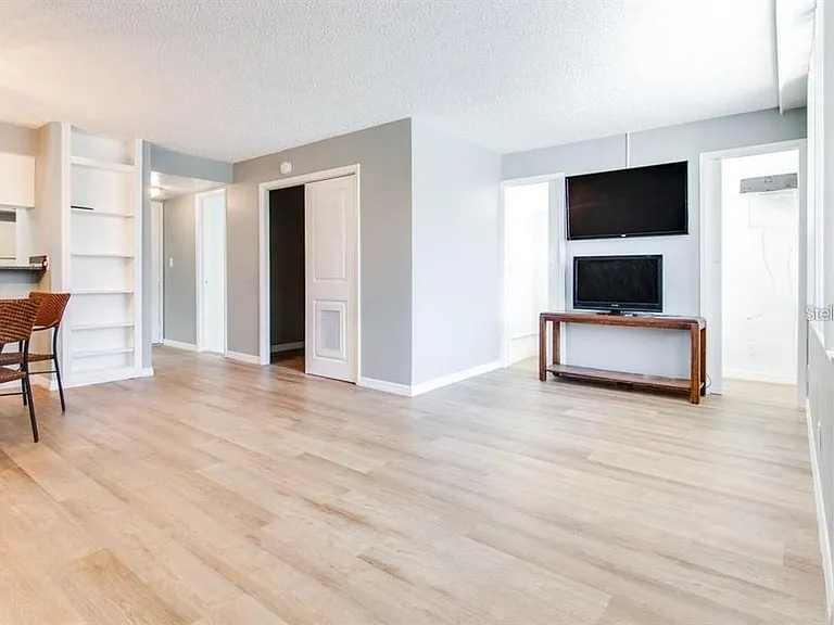 2615 Cove Cay Dr #205 — Photo 8
