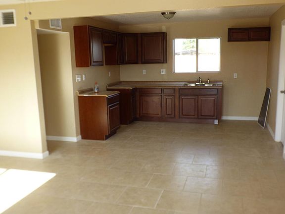 4th image of 1542 W Wier Ave