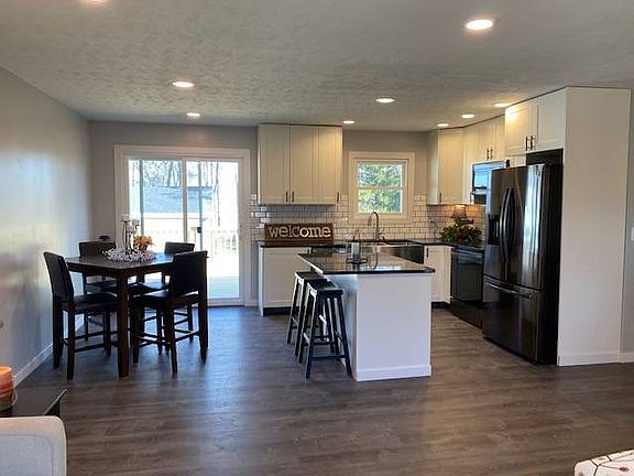 3rd image of 506 Mallard Dr