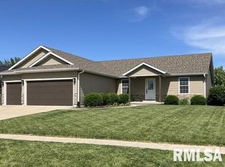 1620 Ptarmigan Dr, Chatham, IL 62629