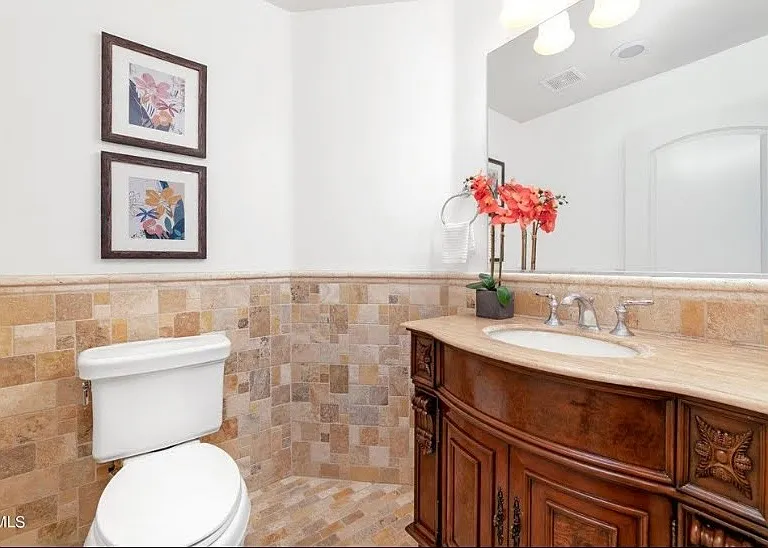 272 N Chester Ave #105 — Photo 7