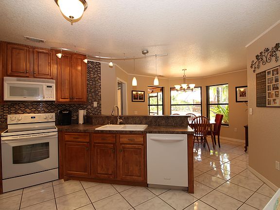 4th image of 568 SE Nome Drive