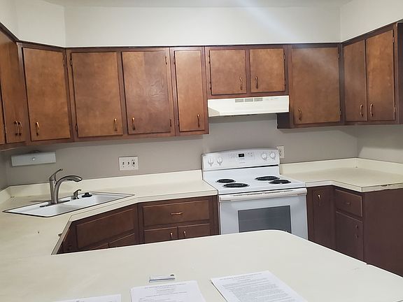 2nd image of 7437 Hazelcrest Dr APT H
