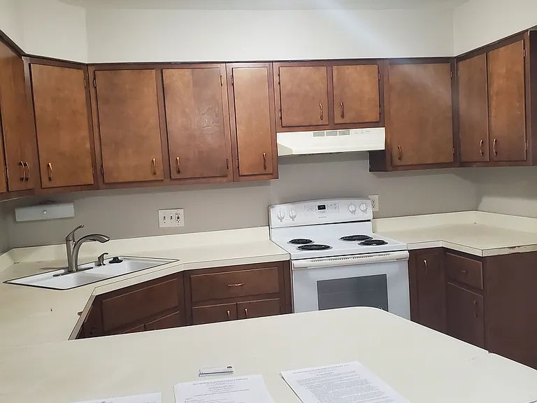 7437 Hazelcrest Dr #H — Photo 2