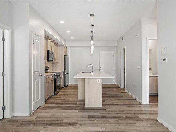 4th image of 33 N Carringham Gate NW #3403