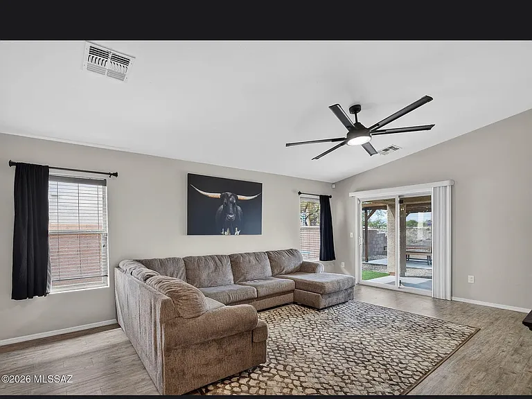 8330 S Camino Serpe — Photo 3