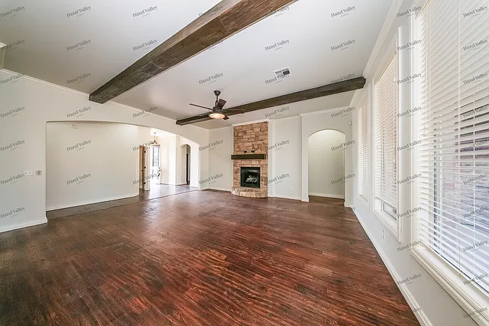 4 bed, 3.0 bath, 2467 sqft, $2,495 — Photo 3