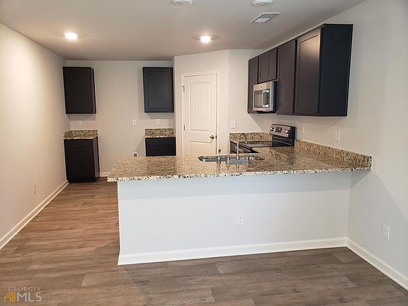 3rd image of 7209 Winterberry Cir #202
