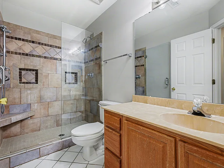 841 W 4th St — Photo 9