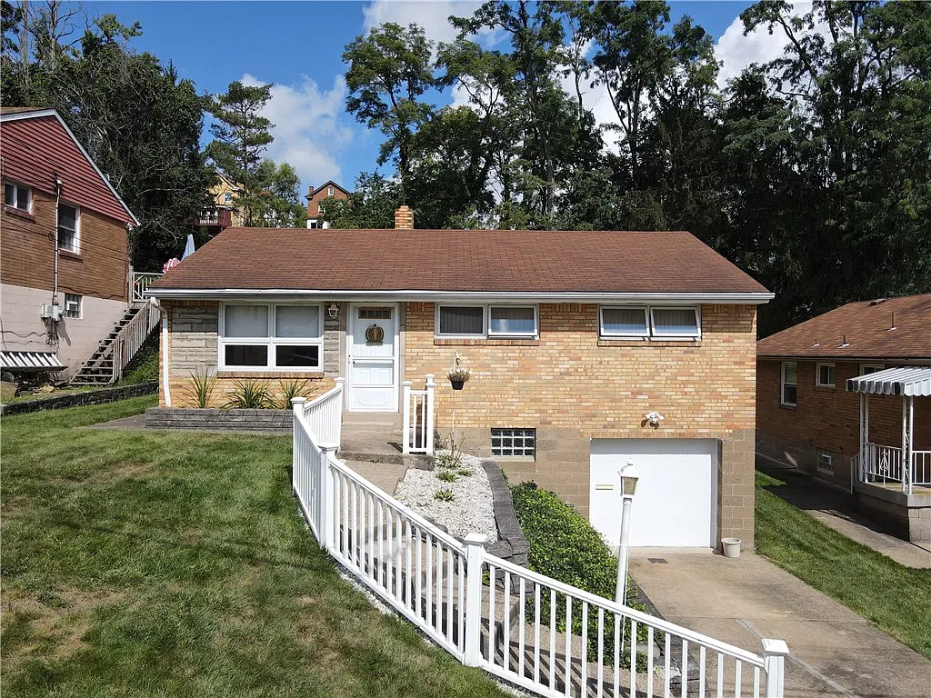 2743 Almora St photo 1